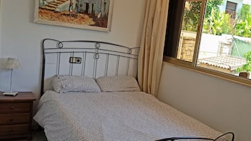 7 slaapkamers, een strijkplank/strijkijzer, reisbedje, gratis wifi