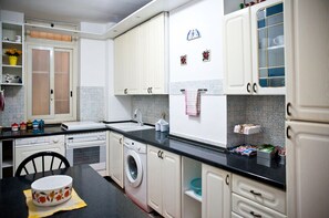 Fridge, oven, stovetop, dishwasher - Stately apartment (Messina)