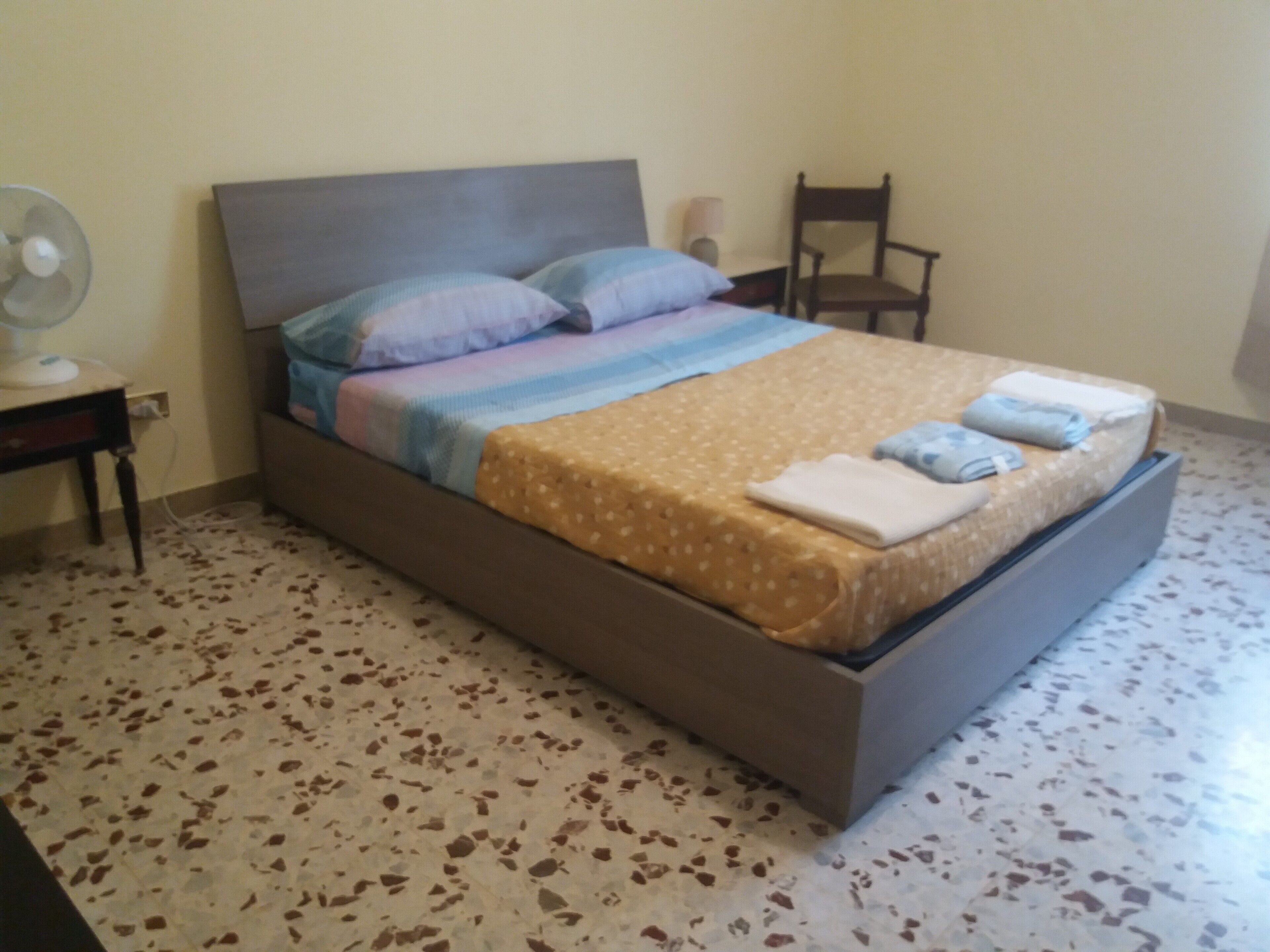 4 chambres, fer et planche à repasser, Wi-Fi gratuit, draps fournis