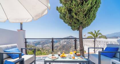 One-Level Mountain Villa: Spectacular Views, Pool & Hot Tub