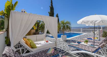 Villa de vacances avec lit balinais et vue sur la mer Ă Torrox