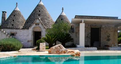 Trullo, Infinity Pool & Stunning Views / Explore Puglia’s Itria Valley & Beaches