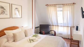 Double Room | Desk, iron/ironing board, cribs/infant beds, free WiFi