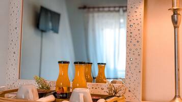 Double Room | Desk, iron/ironing board, cribs/infant beds, free WiFi