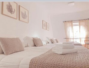 Quadruple Room | Desk, iron/ironing board, cribs/infant beds, free WiFi
