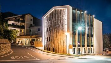 Façade de lâhĂ©bergement - soirĂ©e/nuit