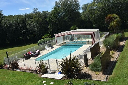 Gite   Avec Piscine Couverte et Chauffée d'avril aux vacances de la Toussaint