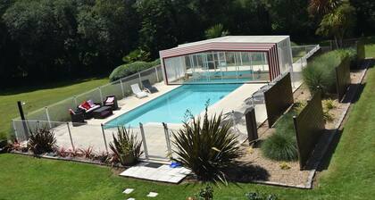 Gite Avec Piscine Couverte et Chauffée d'avril aux vacances de la Toussaint