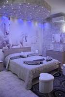 Minibar, escritorio y wifi gratis 