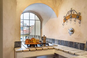 Fridge, microwave, oven, stovetop - EXCLUSIVE SUITE with Amazing Terrace in the heart of Florence Ponte Vecchio (Firenze)