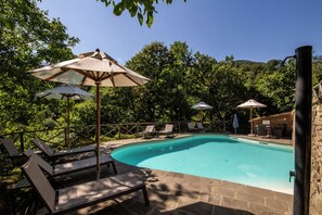 Pool - Purgatorio house, a typical Tuscan structure with pool, surrounded by nature. (RAGGIOLO)