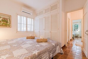 3 dormitorios, escritorio, tabla de planchar con plancha y wifi