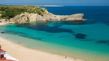 Una spiaggia nelle vicinanze