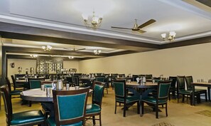 Free daily buffet breakfast  - Treebo Trend Rahi Forest View (Mahabaleshwar)