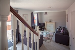 Televisión y chimenea 