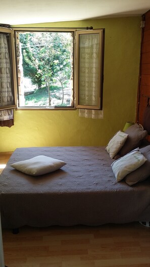 3 عدّة غرف نوم ومكواة/لوح كي وسرير سفر وواي فاي مجانًا