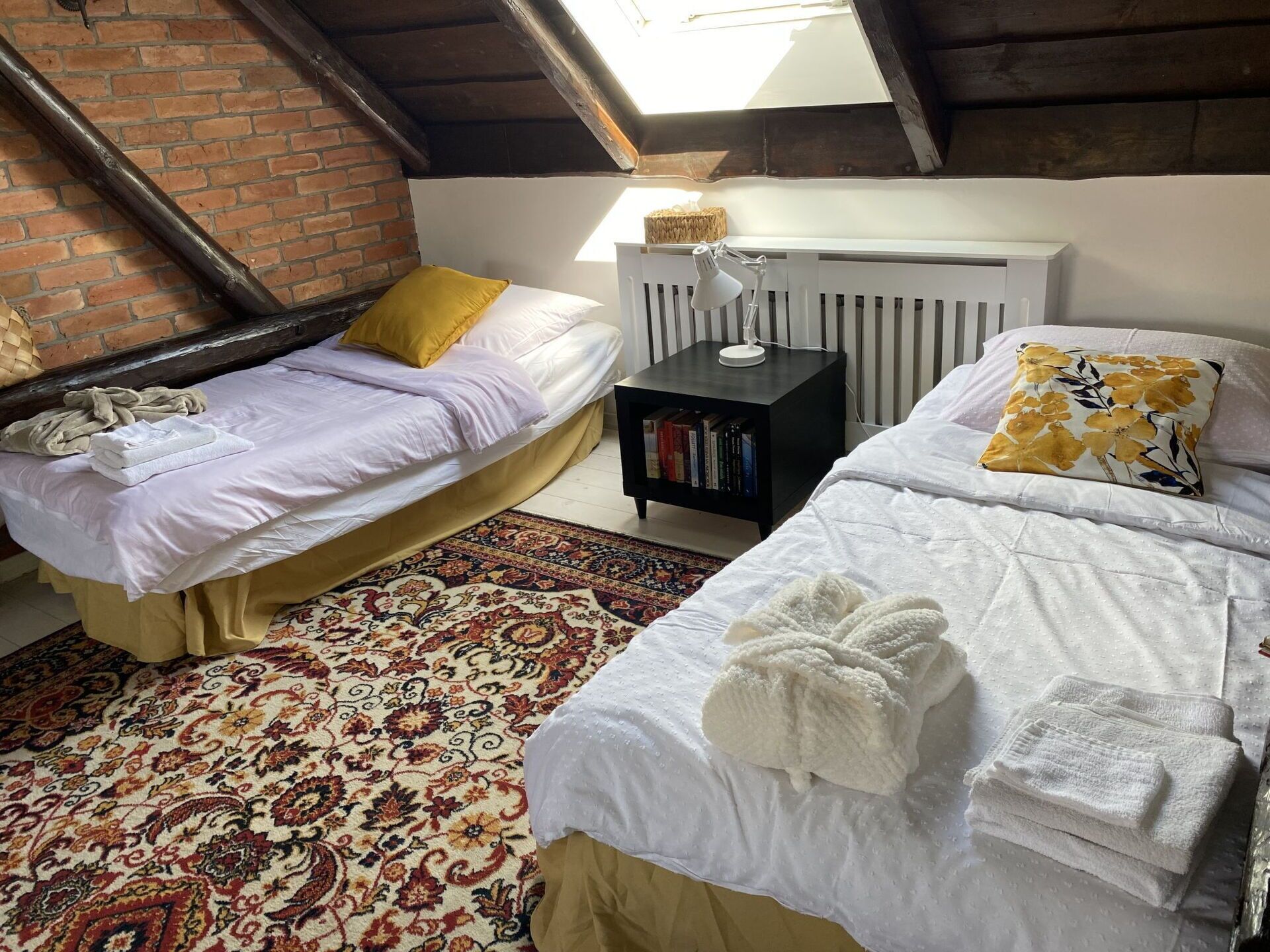 Stunning private villa for 8 guests with WIFI, TV, pets allowed and parking
