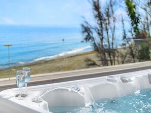 Tina de hidromasaje al aire libre