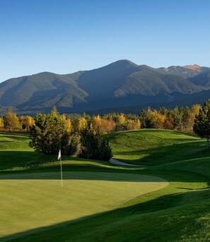 Golf - 4star fully furnished 2 bed self-catering apartment - stone's throw from gondola (Bansko)
