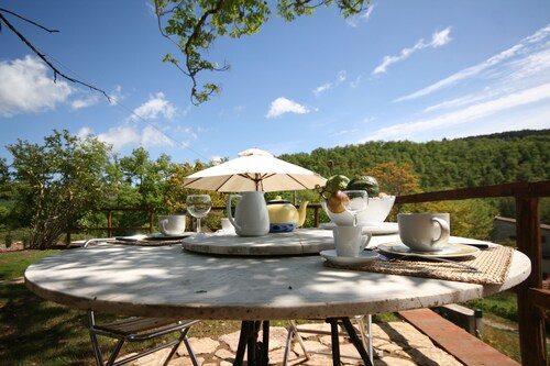 Hut with a view in the heart of the Chianti area with swimming pool and Jacuzzzi