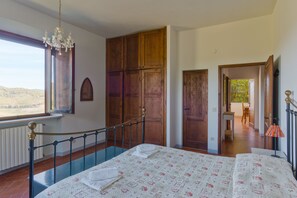 5 bedrooms, iron/ironing board, travel crib, free WiFi