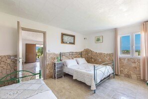 3 quartos, acesso à internet, roupa de cama