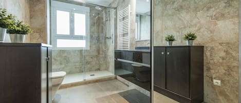 Douche, serviettes fournies