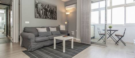 Una televisión de pantalla plana