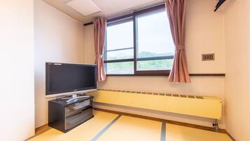 Twin Room with toilet (Shared Bathroom), Non Smoking | Free WiFi, bed sheets