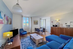 TV, stereo - La Piazza Menaggio, Menaggio, Italy (Menaggio)