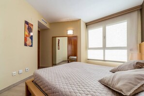 2 bedrooms, in-room safe, iron/ironing board, free WiFi