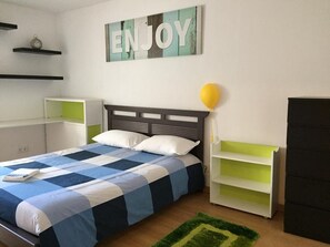 2 bedrooms, iron/ironing board, WiFi, bed sheets