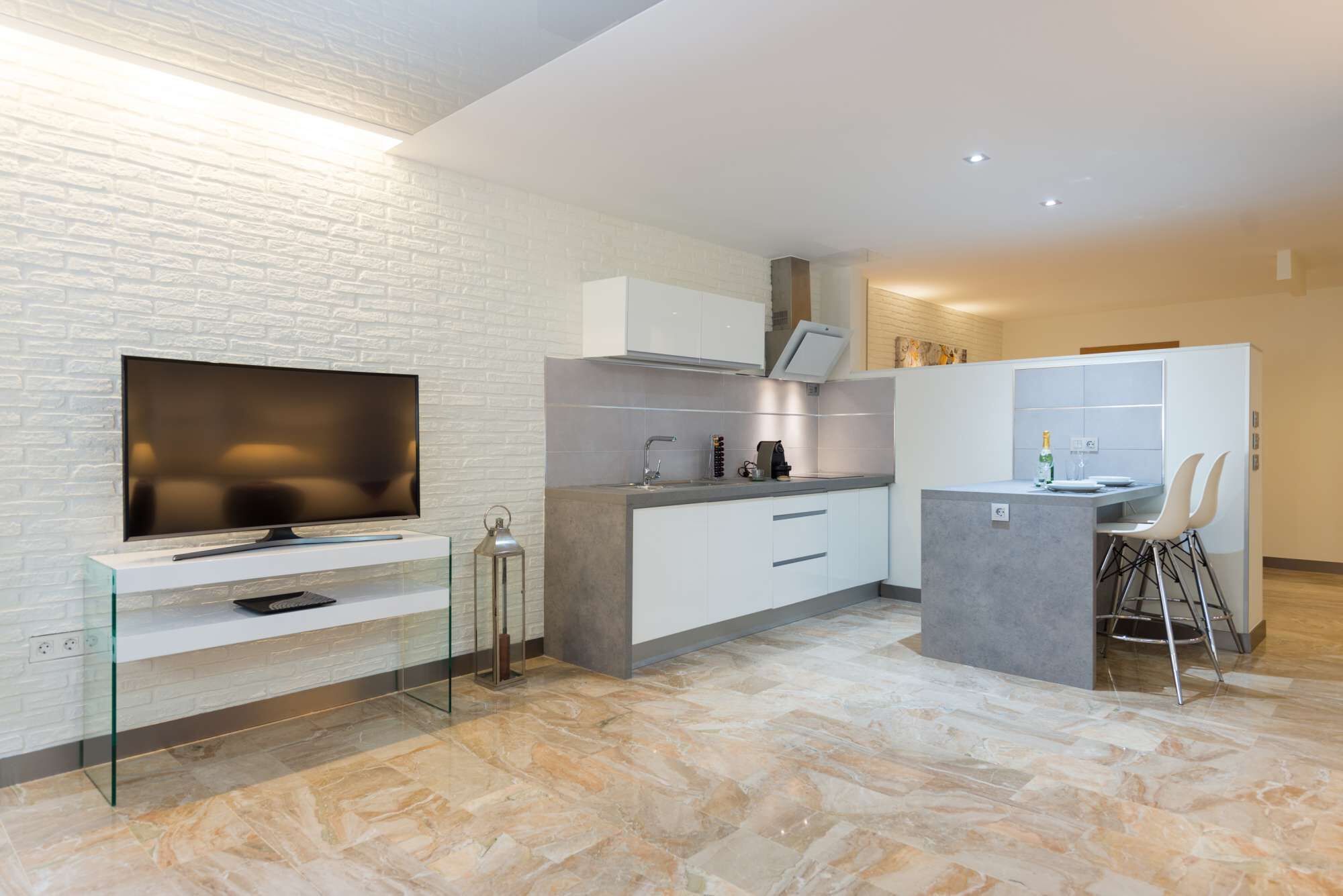 Réfrigérateur, micro-ondes, four, cafetière/bouilloire