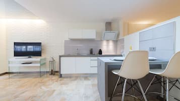 Réfrigérateur, micro-ondes, four, cafetière/bouilloire