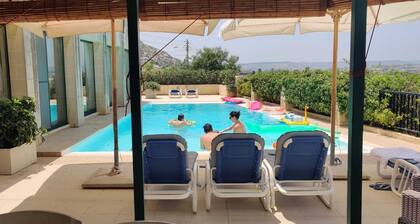 Freistehende familienfreundliche Villa mit Pool und OFFENEM MEERBLICK
