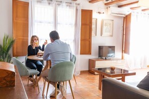 Dining - A (VA020) TH Plaça del Pilar (Valencia / València)