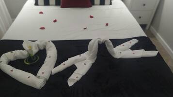 1 chambre, fer et planche à repasser, Wi-Fi gratuit, draps fournis