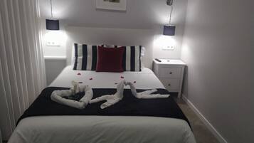 1 dormitorio, tabla de planchar con plancha, wifi gratis y ropa de cama