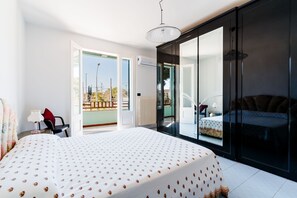 3 bedrooms, in-room safe, iron/ironing board, travel crib - Entrance, living room, kitchen, 3 spacious rooms, 4p bedroom, 2 bathrooms, garden, place car (Tuglie)