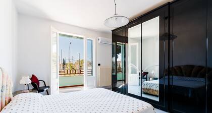 Entrance, living room, kitchen, 3 spacious rooms, 4p bedroom, 2 bathrooms, garden, place car