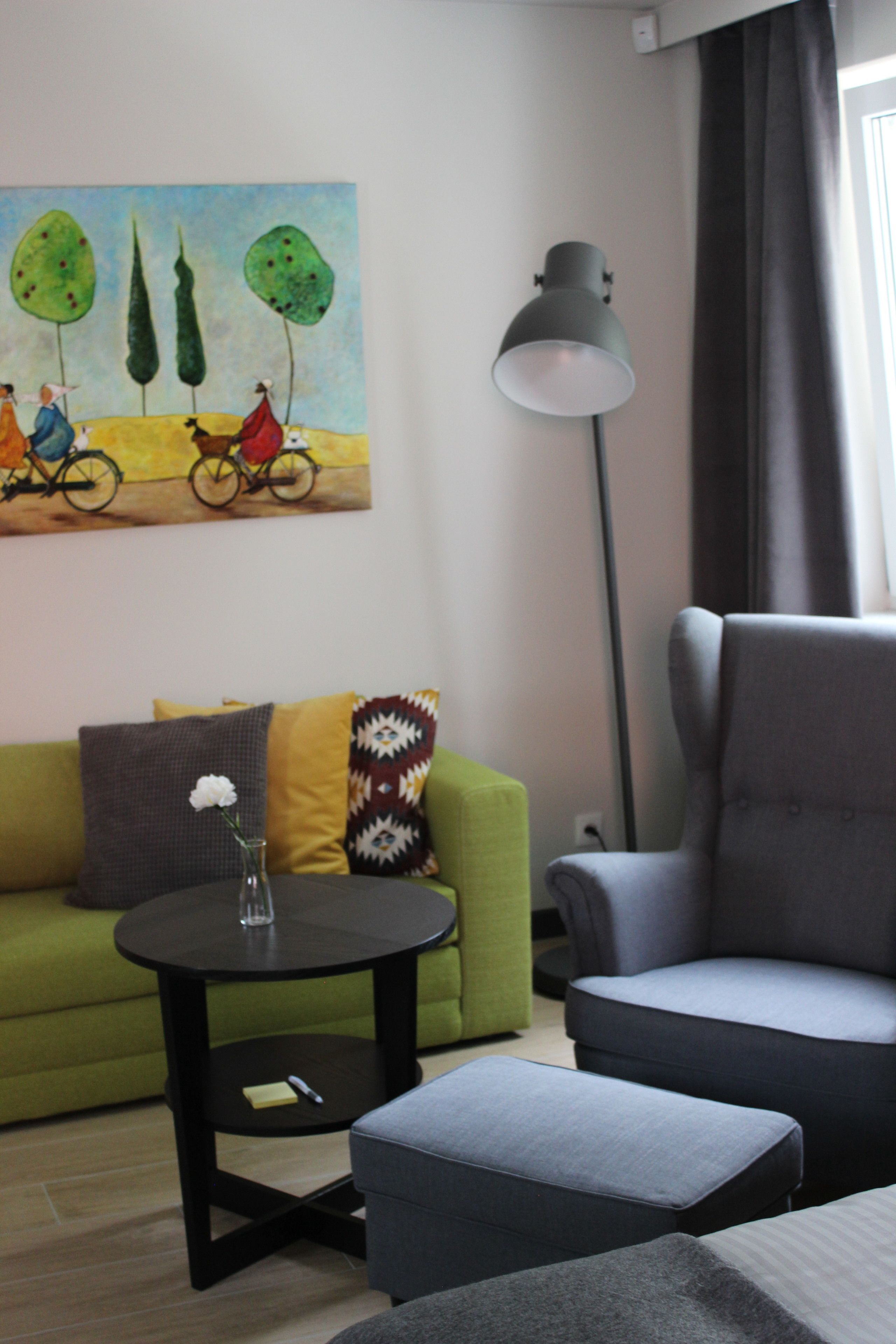 Traditional-Studiosuite (4) | Wohnbereich | Flachbildfernseher
