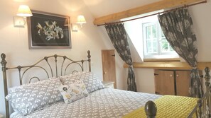 1 sovrum, skrivbord, strykjärn/strykbräda och gratis wi-fi