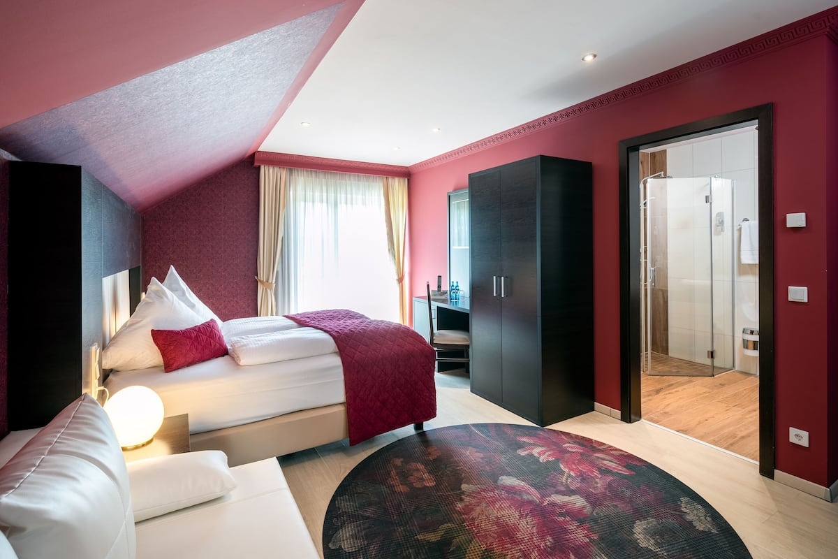 deluxe double room, balcony | desk, laptop workspace, blackout curtains, soundproofing
