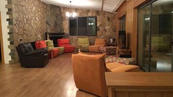 Vila Deluks, Beberapa Tempat Tidur, Bebas Asap Rokok | Area keluarga | TV layar datar dan perapian
