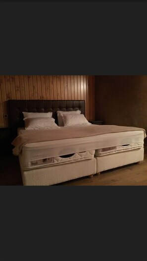 10 bedrooms, blackout curtains, iron/ironing board - Villa In The Valley (Oulad Khallouf)