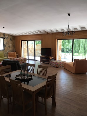 Deluxe Villa, Multiple Beds, Non Smoking | In-room dining