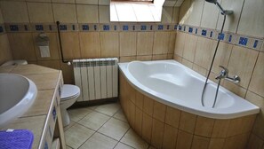 Habitación doble, 1 cama matrimonial, balcón | Baño
