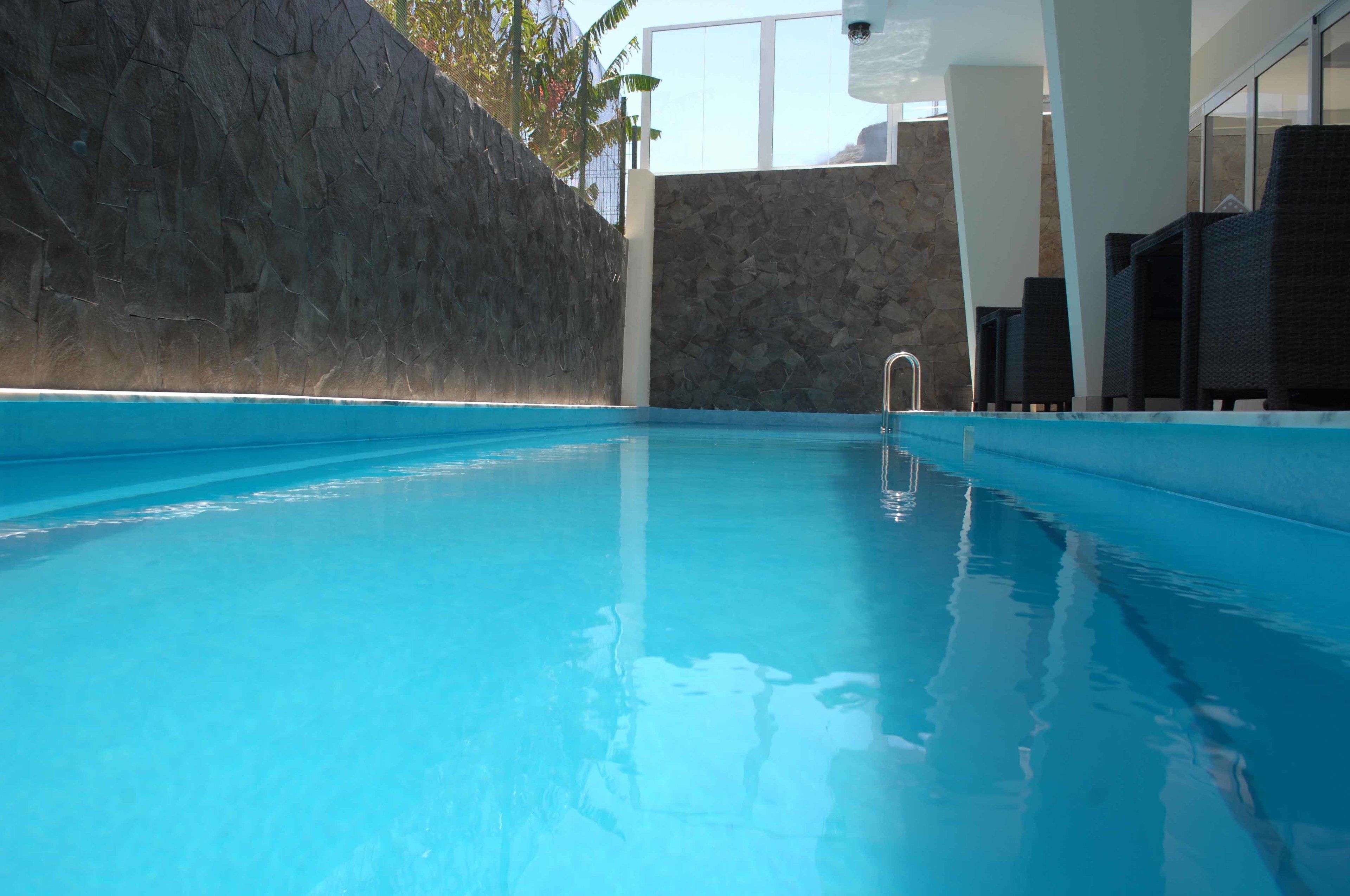 outdoor pool, pool loungers