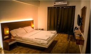 Rom – deluxe | 1 soverom, safe på rommet og skrivebord