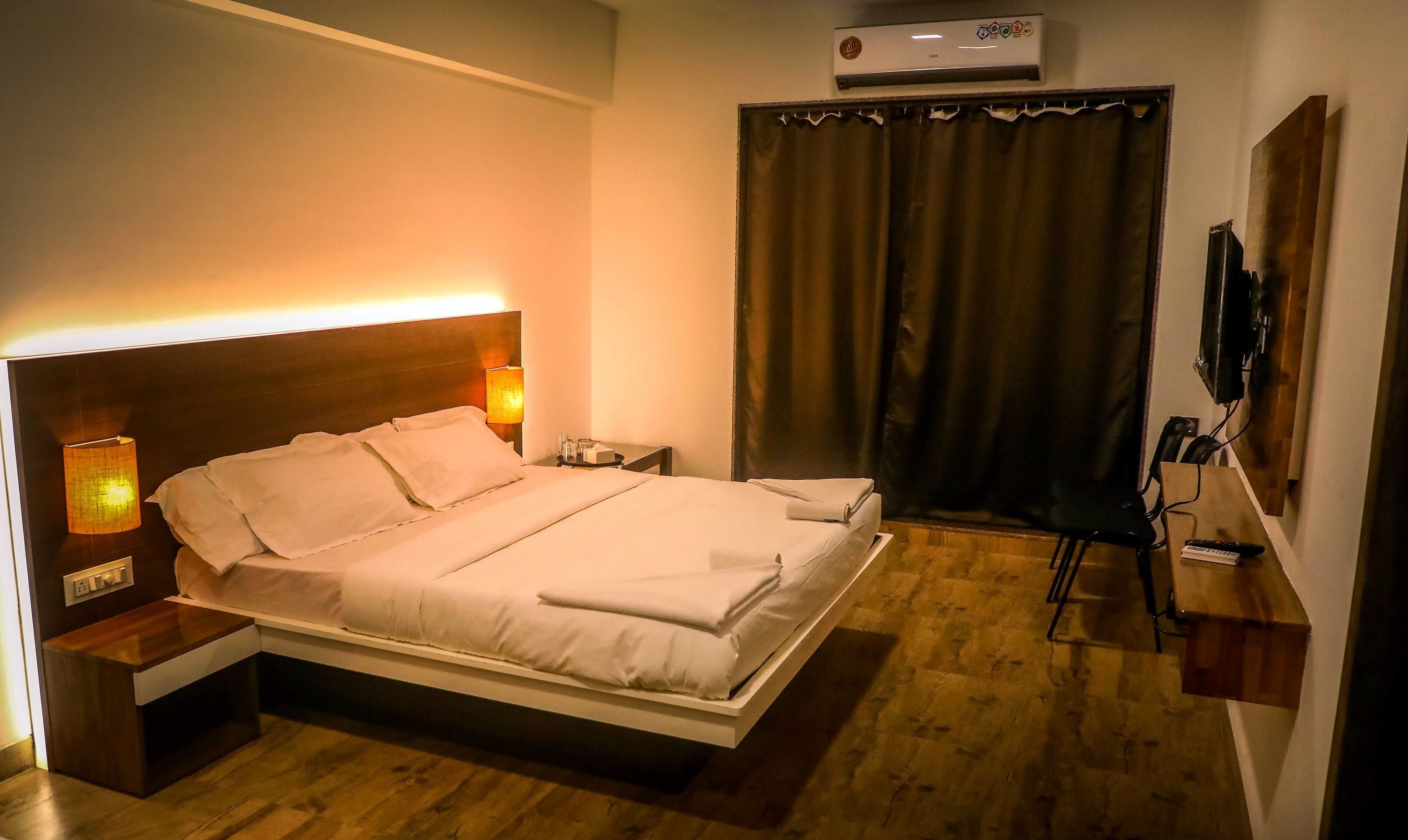 1 bedroom, in-room safe, desk